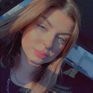 Meet your Posher, Mia